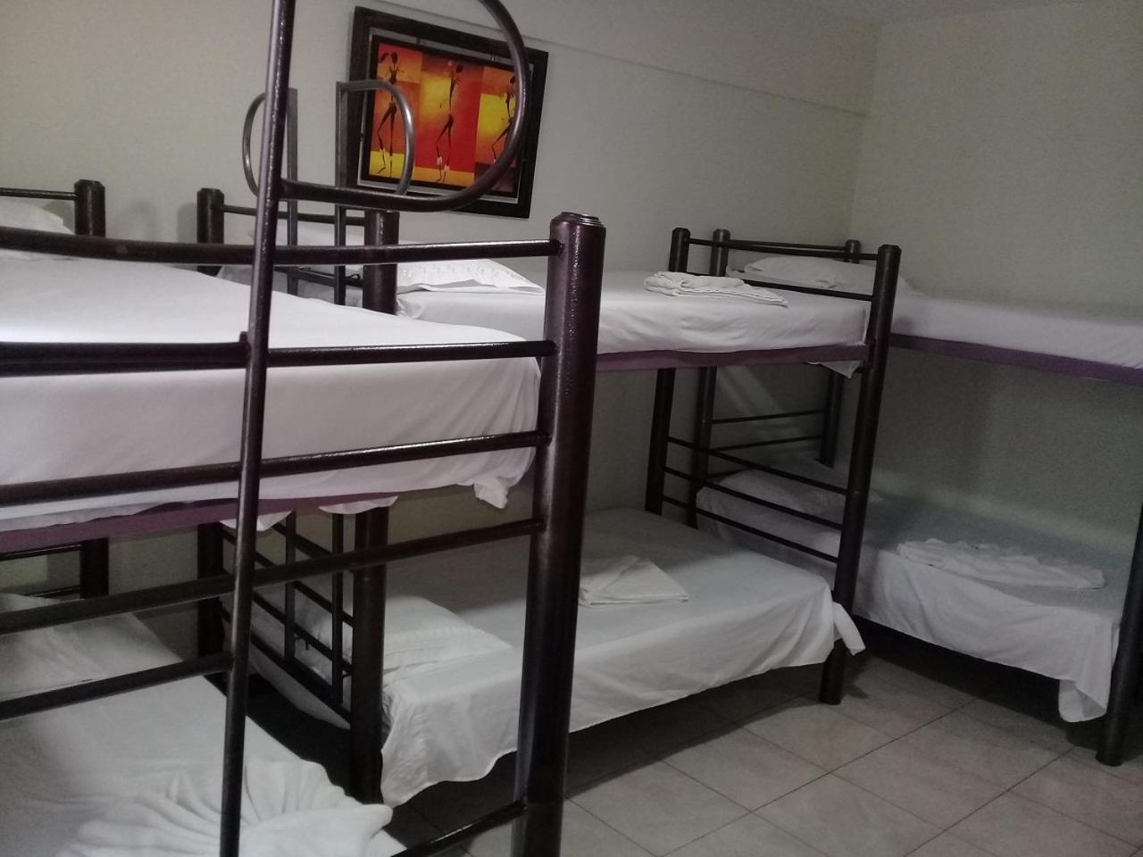 סנטה קרוז דה לה סיירה Hostal Ibiza מראה חיצוני תמונה
