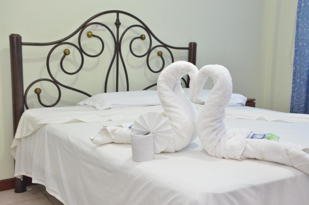סנטה קרוז דה לה סיירה Hostal Ibiza מראה חיצוני תמונה