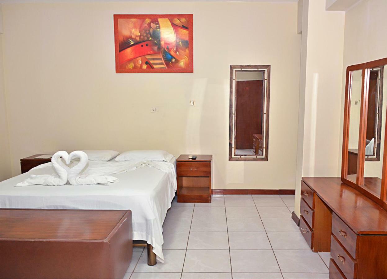 סנטה קרוז דה לה סיירה Hostal Ibiza מראה חיצוני תמונה