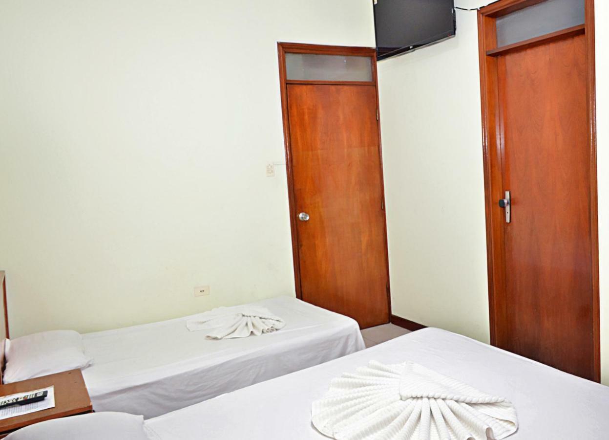 סנטה קרוז דה לה סיירה Hostal Ibiza מראה חיצוני תמונה