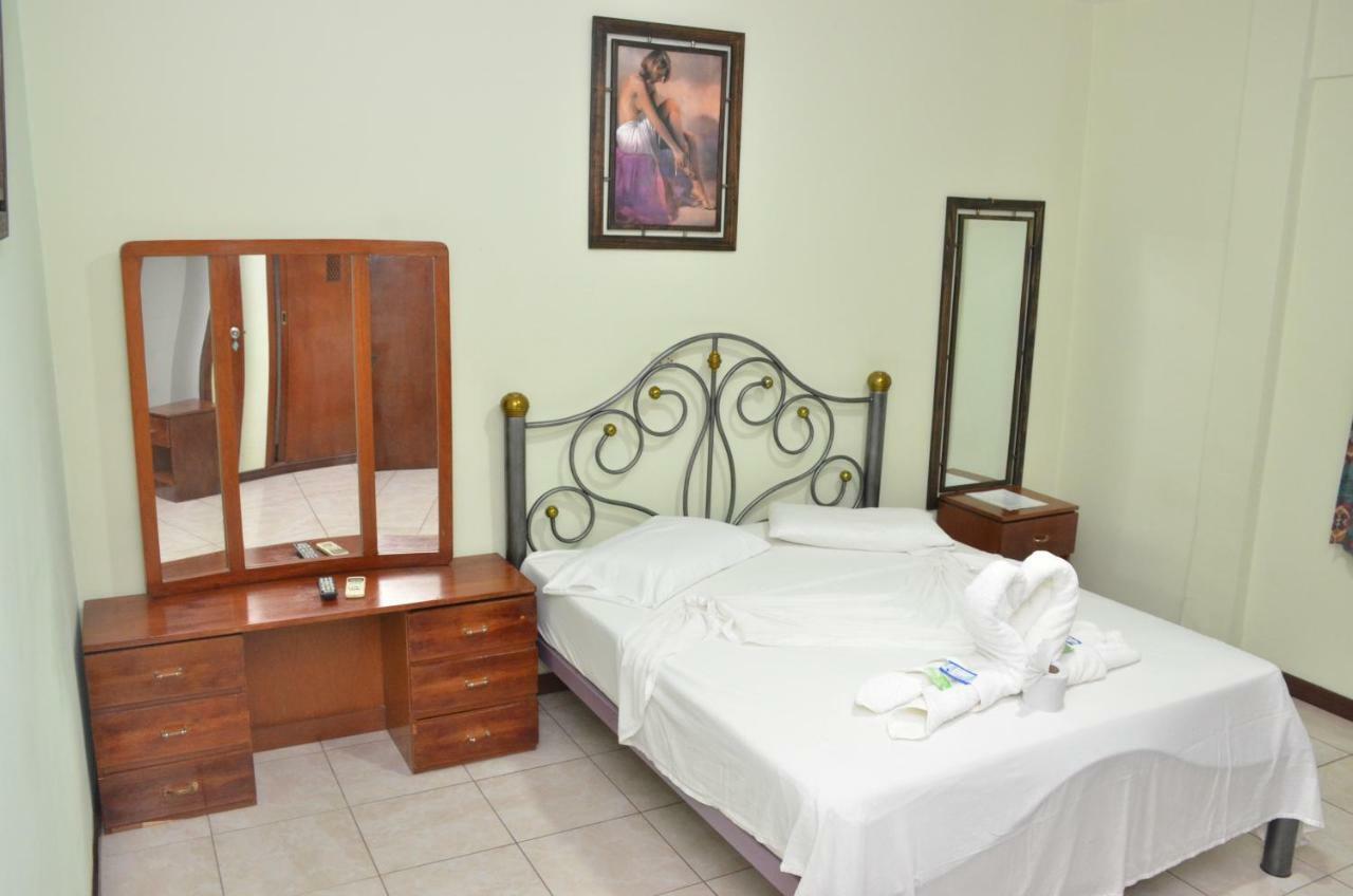 סנטה קרוז דה לה סיירה Hostal Ibiza מראה חיצוני תמונה