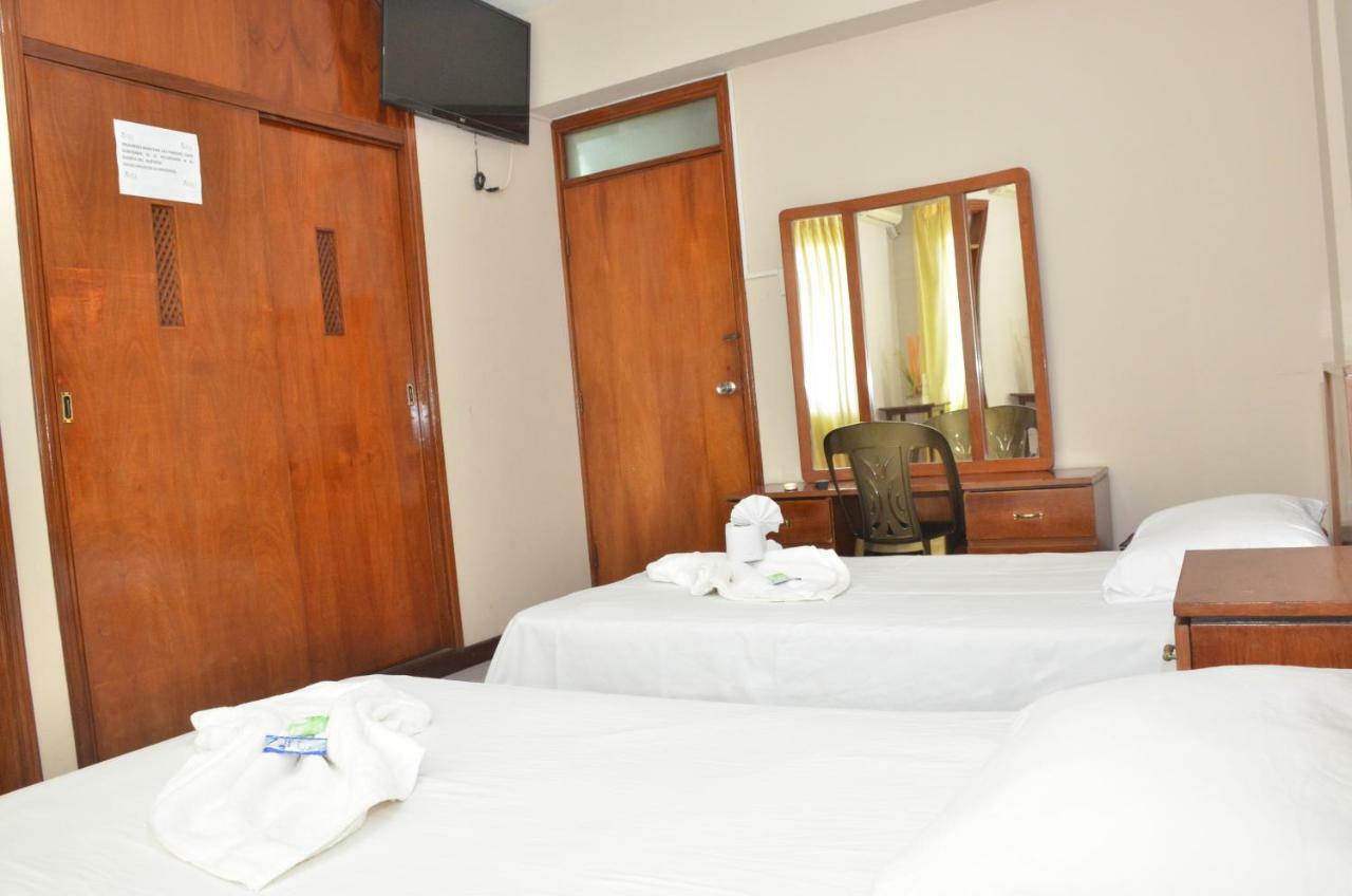 סנטה קרוז דה לה סיירה Hostal Ibiza מראה חיצוני תמונה